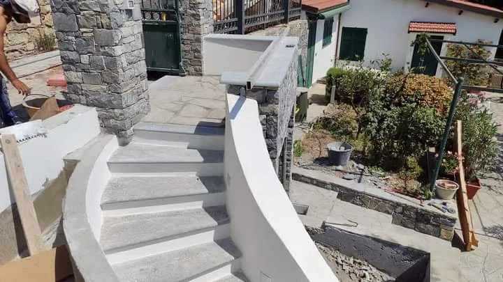 Scala in Cemento Armato, Italia