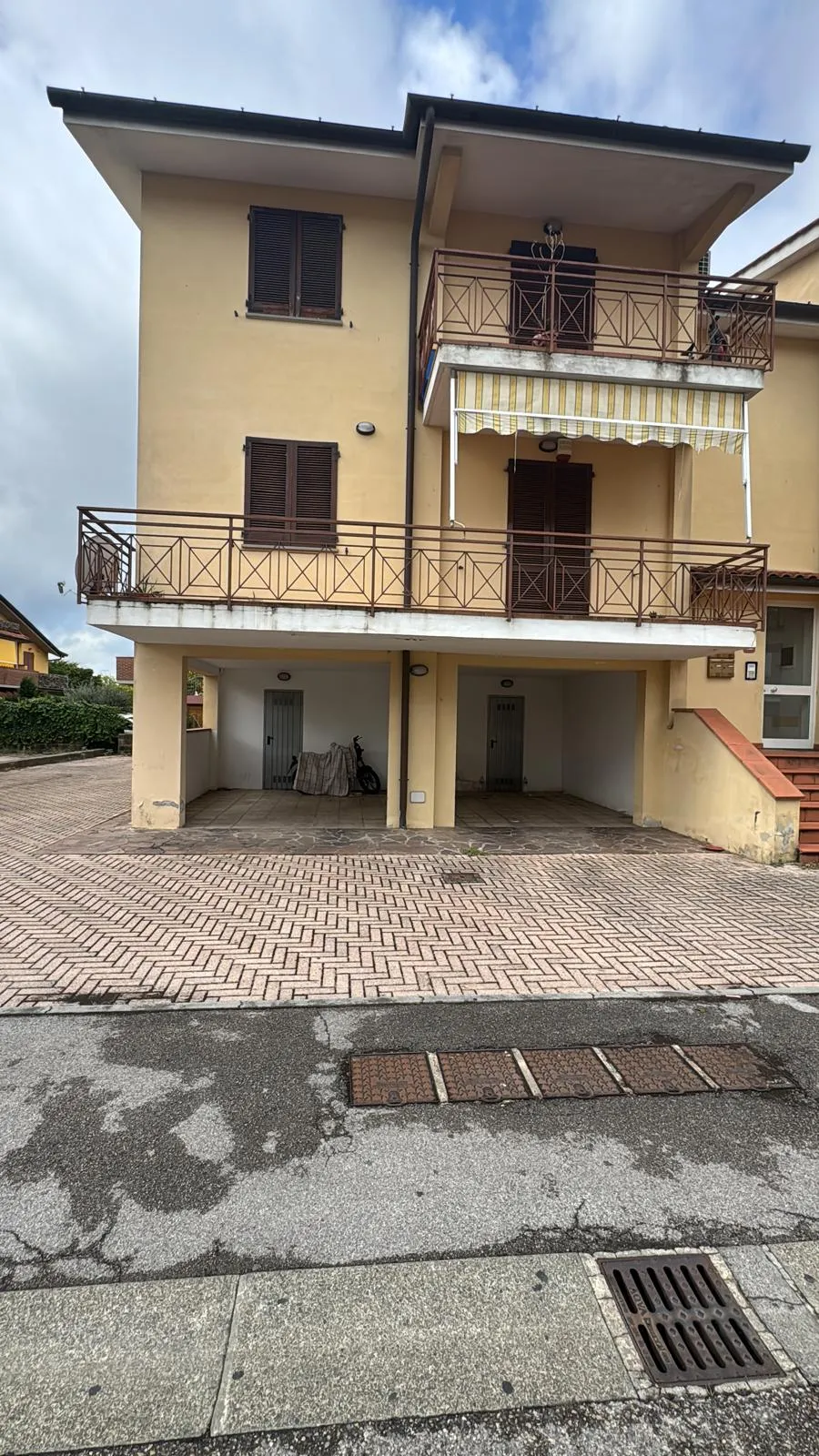 Intervento di facciata su edificio condominiale